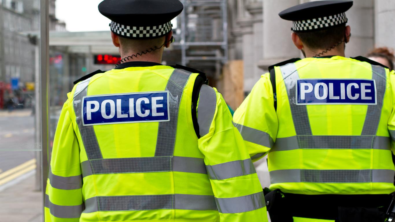 9) Senior police officers £62,144